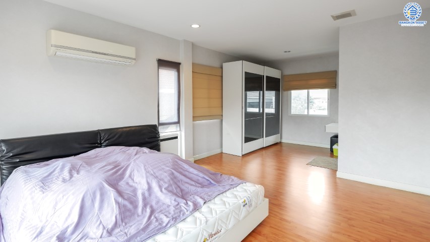 บ้านเดี่ยวมือสองย่านนนทบุรี ม.บางกอก บูเลอวาร์ด ราชพฤกษ์-พระราม5 หลังมุม! เนื้อที่ 56 ตร.ว. ตกแต่ง Built-in ฟังก์ชัน 3 ห้องนอน 4 ห้องน้ำ 2 ที่จอกรถ พร้อมอยู่ บนทำเลเดินทางสะดวก ติดถนนราชพฤกษ์ ใกล้วงเวียนพระราม 5 , The Walk ราชพฤกษ์...